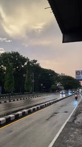gimana perasaan kalian pada waktu sore, terus di jogja, dan suasana setelah hujan #sore #jogja24jam #jogja #hujan #masukberandamuu #jogjakarta 