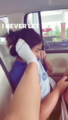 @teresaa ya guys she loves my foot #ifunny 