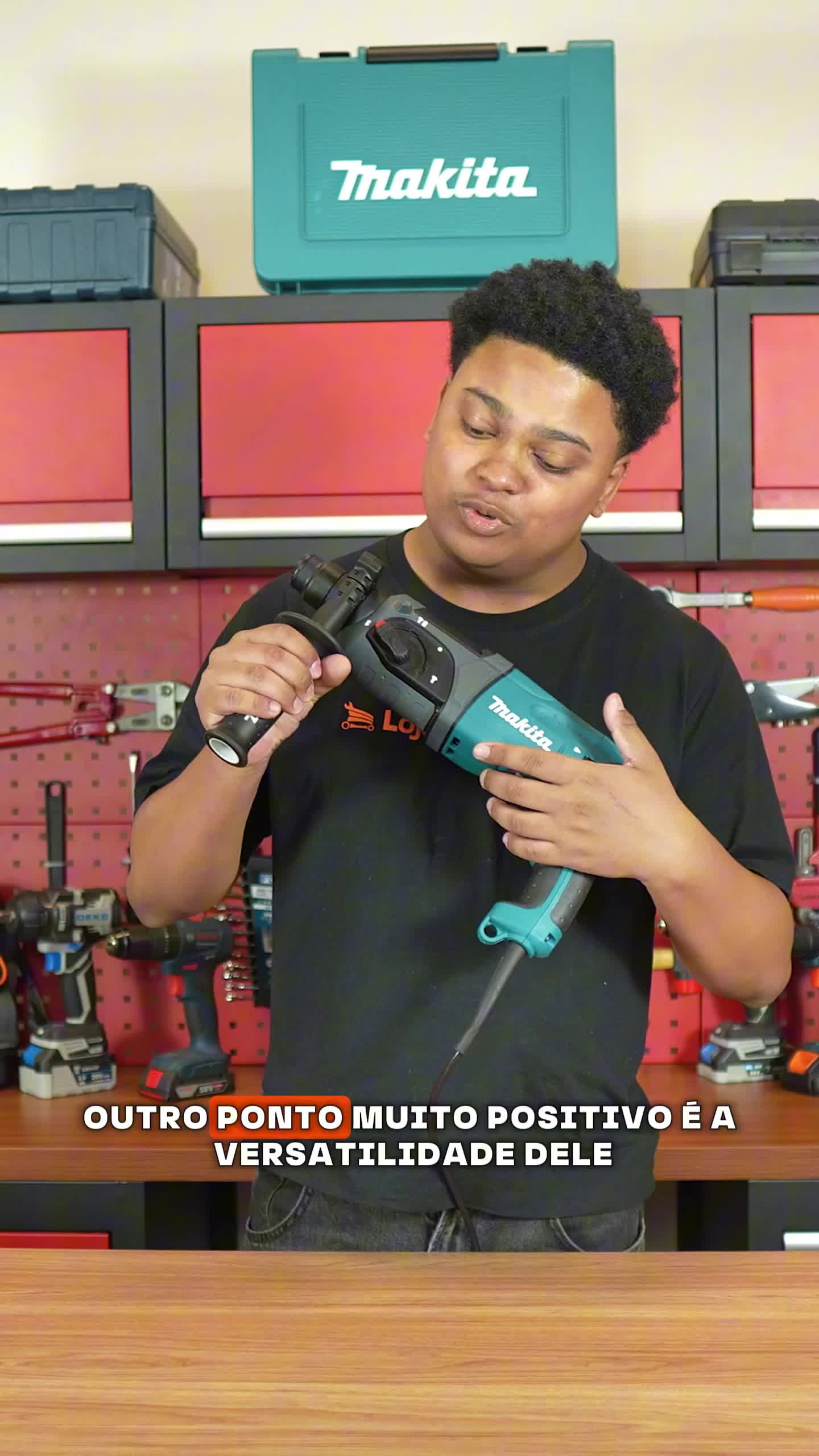 Review do Martelete Combinado SDS PLUS da MAKITA, com alta durabilidade, três modos de operação, mandril de engate rápido e desenho ergonômico confortável. Comente 