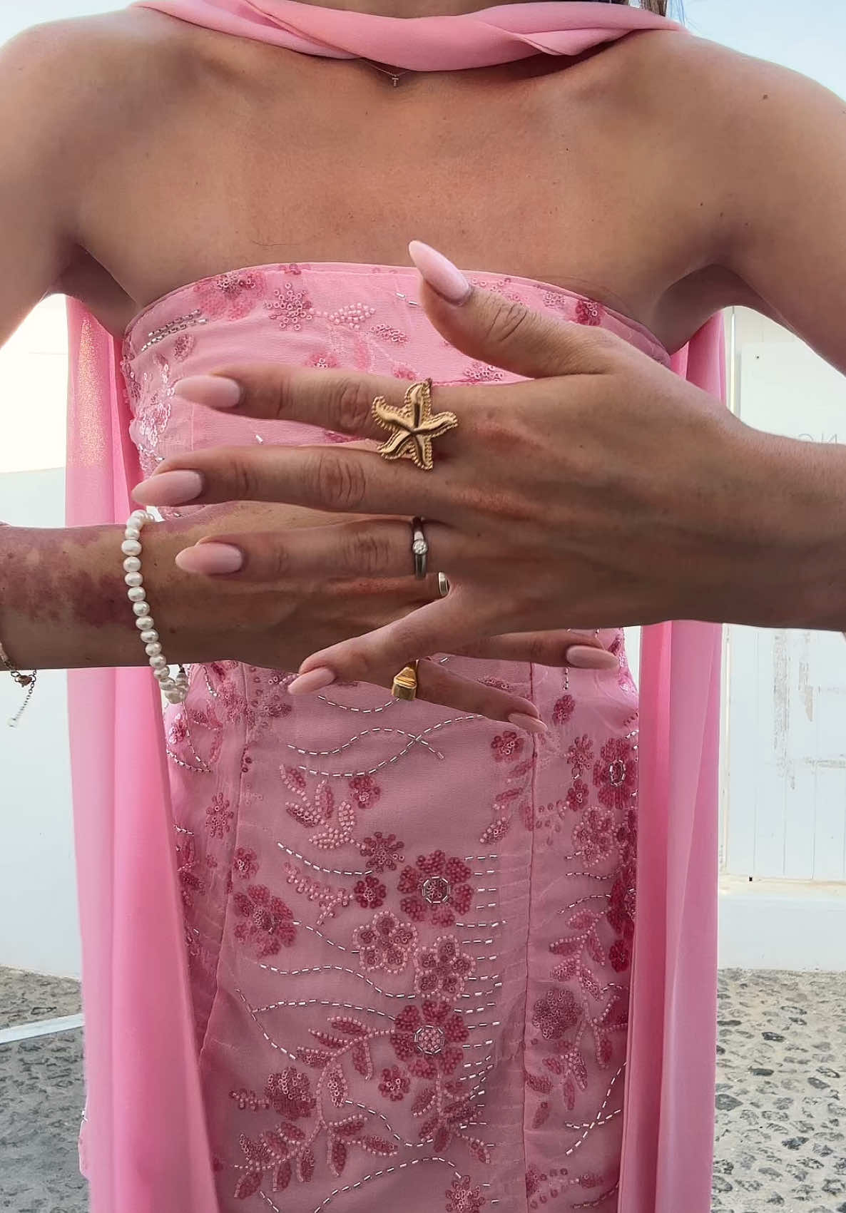 outfit details !! 🥺🌸🐚🎀🍯 #ootn #outfitdetails #pinkoutfit #summeroutfits #summerwardrobe #SummerFashion #minidress #mammamiasummer #greece #santorini #peppermayo 