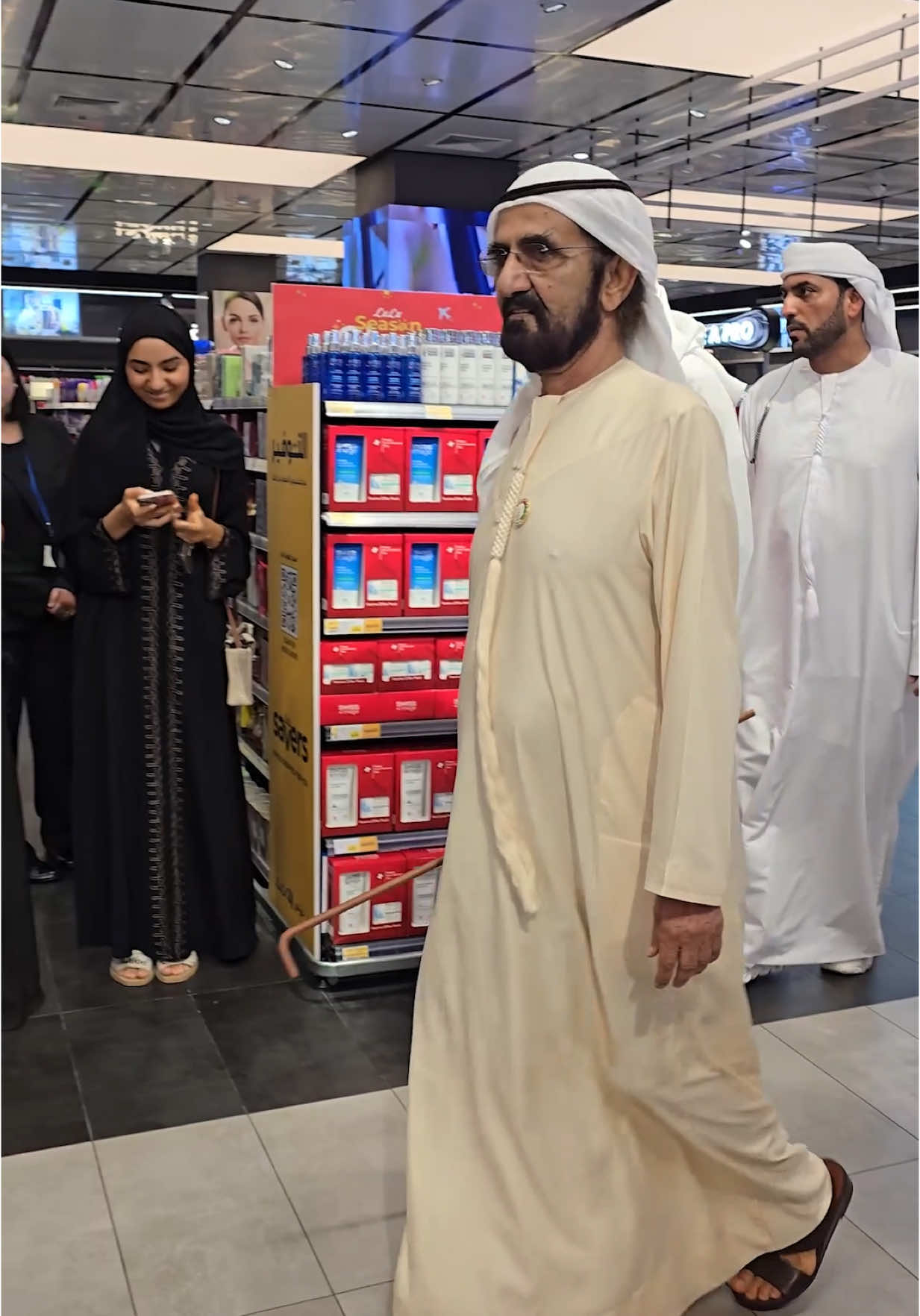 Royal Visit: H.H Sheikh Mohammed Graces Lulu Hypermarket, Delighting Dubai Shoppers #sheikhmohammed #emiratesroyalfamily #dubai #luluhypermarket #dxb 