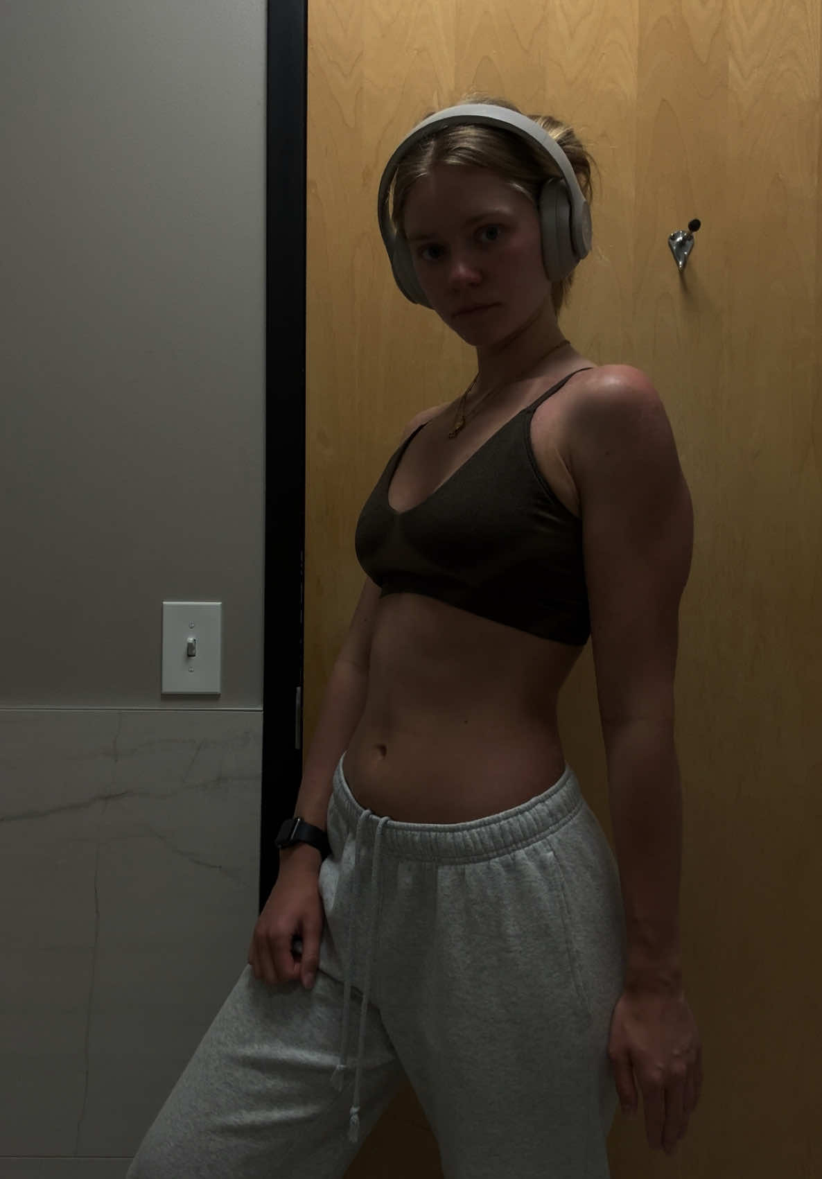 i can’t stop listening to this song 🙈🎧 TOP: @Gymshark 🤩😇🫶🏼 #gymmotivation #Fitness #liftingweights #fyp #GymTok #gymgirl #wellness #healthylifestyle #workoutmotivation #biceps #gymshark #gymsharkwomen #lifting 