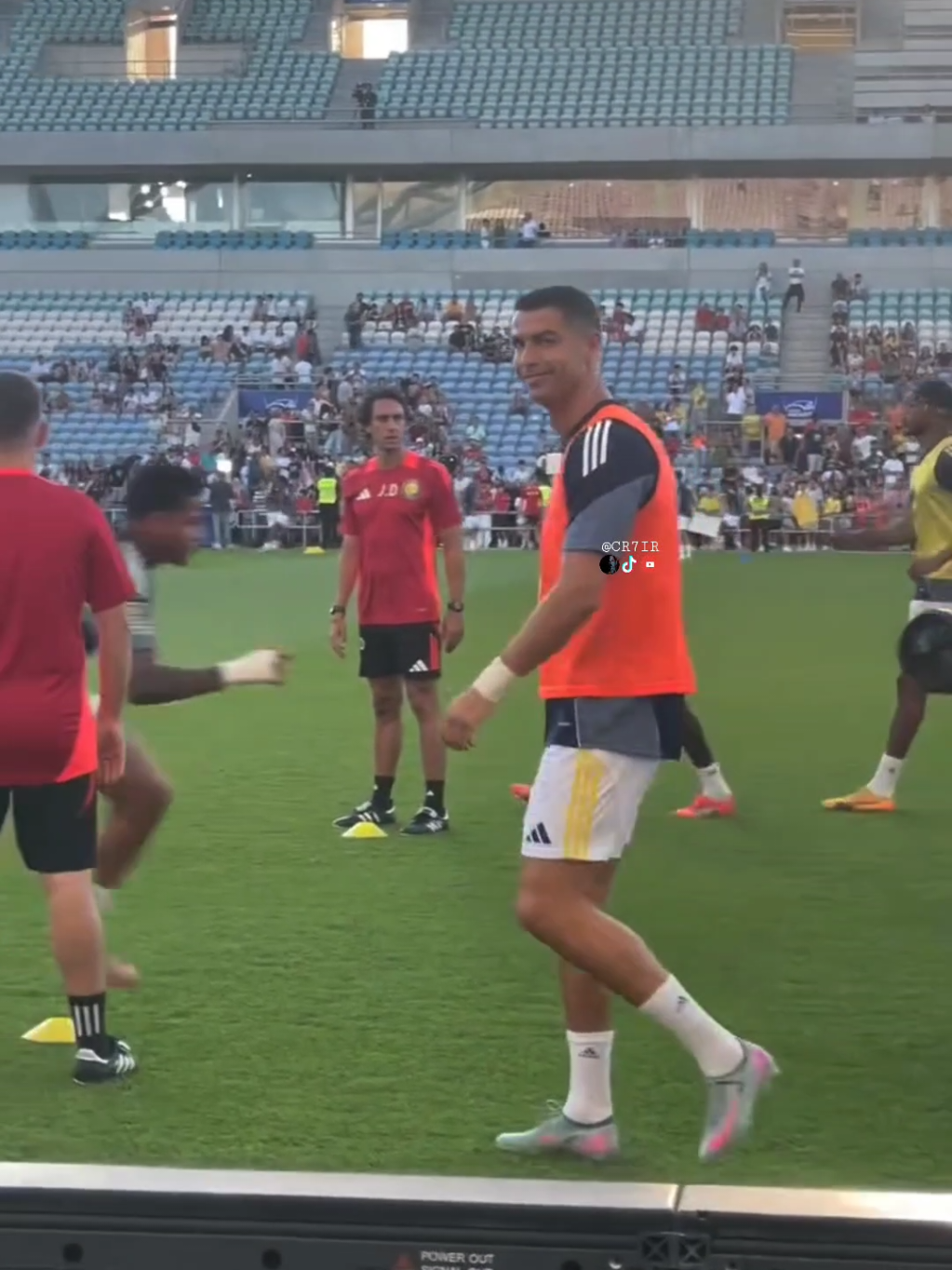 😊❤️ Ronaldo smiles at fans before the match against Rio Ave #CR7 #GOAT #AlNassr #Portugal #GeorginaRodriguez