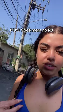 Pelo menos agora ele vai monitorar a rua sentado e se a polícia entrar ele vai tá com a perna descansada pra poder correr 😂😂😂 #mae #favela #trafico #fyp #viral #riodejaneiro 