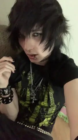 I trimmed my hair what do we think.. #emoboy #emo #emoboys #fyp #foryoupage #emostyle #fypp #fypシ゚ #emohair #viral 