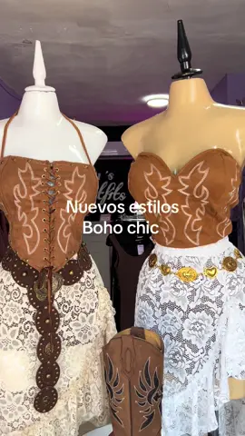 🤠🔥𝐁𝐨𝐡𝐨 𝐜𝐡𝐢𝐜 𝐬𝐭𝐲𝐥𝐞🌸🥀👢 🍃🍃 New arrivals 💎💎💎 Amo estos outfits 😍👌 Este estilo está en tendencia todo el año 💕 Si quieres lucir única y diferente en estas ferias 🎡 y cabalgata  Vistanos 💜🛍️🪞 Nos ubicamos en 📍#SabinasCoahuila Calle Ocampo 178 colonia centro  Aceptamos tarjetas 💳  #bohostyle #boho #BohoVibes #cowgirl #vaquera #outfitsvaqueros🤠 