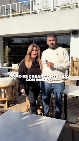 Hoy les mostramos el detrás de escena de nuestros reels 😂 #humor #bloopers #contenido #innovodeco #decoracion #sillon #local  