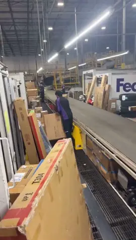 Send a dm to apply for yours if you’re interested📦❤️ #fedex #delivery #package 