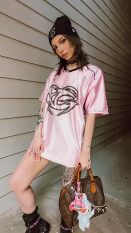 just a quick little #OOTD ✌🏻 i love this XG jersey so much! 💖 #fashion #ootdinspo #outfit #styling 