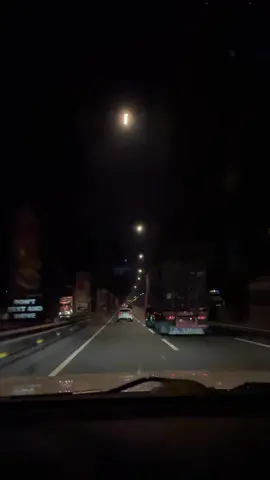🚗 Night Drive on SLEX Southbound | No Music | Pure 4N15 Diesel Engine Sound A short 2-minute clip of a calm night drive on SLEX Southbound — no music, just the raw sound of the 2.4L 4N15 diesel engine in the Mitsubishi Montero Sport GLX. For those who appreciate pure engine acoustics and the peaceful hum of night drives. #DriveWithNich #MonteroSportGLX #DieselEngineSound #NightDrive