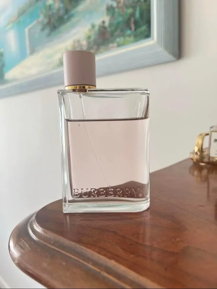 🌟Burberry Her EDP🌟 Released in 2018 and composed by Francis Kurkdjian, Burberry Her is a bold, modern take on feminine sweetness. But not the cloying, bubblegum kind. This is a London girl in motion — effortlessly stylish, slightly unpredictable, and impossible to ignore. The opening is immediate and indulgent. You’re met with a vivid splash of strawberry, raspberry, blackberry, and sour cherry — a full orchestra of red and purple fruits, bursting forward like sunlight hitting cold glass. There’s also a whisper of black currant, mandarin orange, and lemon, giving the sweetness a citrus sparkle, like the crackle of static in the air before rain. It’s sweet, yes, but textured. You can almost feel the fruit on your tongue. It’s juicy, luscious, but with just enough tartness to keep it from being juvenile. What makes Burberry Her compelling is how layered the sweetness is. This isn’t a flat fruit bomb. It’s alive. It shifts. Within minutes, the floral heart emerges — jasmine and violet rise through the berry mist like soft petals floating on wind. Violet adds a nostalgic, powdery softness, like the edges of a memory. Jasmine lends a creamy warmth that tames the brightness of the fruit, giving the composition elegance and breathability. As the scent continues to unfold, the base begins to glow. Musk and amber start to settle in, wrapping the fruit and florals in a warm, intimate finish. The musk is clean and skin-like, giving the fragrance a quiet sensuality. The amber hums beneath it all — soft, golden, never heavy. And then, almost unnoticed, woody notes begin to smooth things out: oakmoss, patchouli, a hint of cashmeran, and a subtle ribbon of vanilla. They don’t make the scent gourmand, but they add depth and silkiness, helping everything fall gently into place. Even hours later, the berries never fully disappear. They soften, fade into the background, but they’re still there — like a memory that clings to the air or a scarf you forgot to wash. It’s one of those perfumes that seems to live in motion. Spray it on in the morning, and you’ll find traces of it still whispering from your clothes at night. Performance is impressive. Projection is strong for the first few hours — you’ll fill a room, effortlessly. Longevity is excellent, with the scent lasting eight to ten hours on skin, often longer on fabric. The sillage is generous. It leaves a trail, one that people notice, and often follow. It’s best worn in spring or summer, though its warm base allows it to stretch into early autumn as well. It’s perfect for casual glamour — brunches, dates, rooftop evenings, the kind of moments that don’t feel like an occasion, but become one anyway. Some compare it to Baccarat Rouge 540 — also by Kurkdjian — and the comparison makes sense. They share that airy-sweet, musky DNA. But Burberry Her is louder, fruitier, and far more playful. If Baccarat is elegance in silk, Burberry Her is a statement made in lipstick and laughter. It doesn’t try to be mysterious. It tries to be unforgettable — and often succeeds. Burberry Her smells like movement. Like a girl running to catch a train, strawberry gloss on her lips and wind in her hair. Like city air at golden hour. Like sweetness with a backbone. It captures that very specific kind of femininity that’s both soft and steel-lined. Sweet, but not naive. Loud, but never vulgar. Feminine, but fully in control. It’s not just a fragrance. It’s a full-color snapshot of youth, energy, and presence. It smells like a girl who’s already walked past, but still somehow lingers in your mind. A flash of berries, a blur of flowers, a memory that hums in the air. Burberry Her Eau de Parfum isn’t just a fruity floral. It’s a moment — vivid, bold, and unforgettable. And like every great moment, it leaves a trace.  @Burberry #londongirl #BurberryHer #PerfumeTok #FragranceReview #BerryPerfume #ScentOfTheDay #FrancisKurkdjian #LongLastingPerfume #PerfumeBlog #TikTokPerfume #TikTokFinds #TrendingNow  #StrawberryScent 