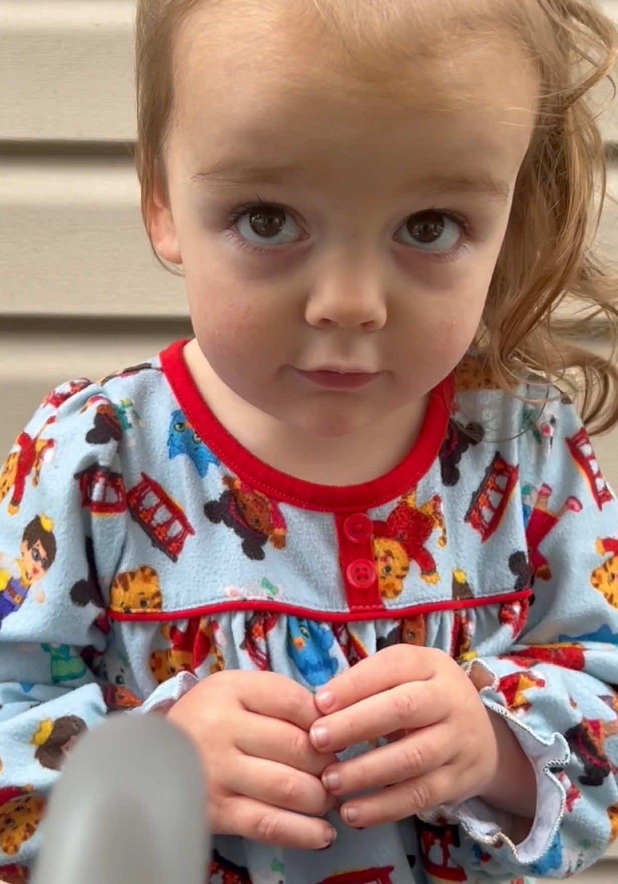 Throwing it back to Willow’s Diner, where the potatoes are hot and the hand hygiene is… uncertain. #PretendPlay #Childhood #DartFam #WillowsDiner #Cute