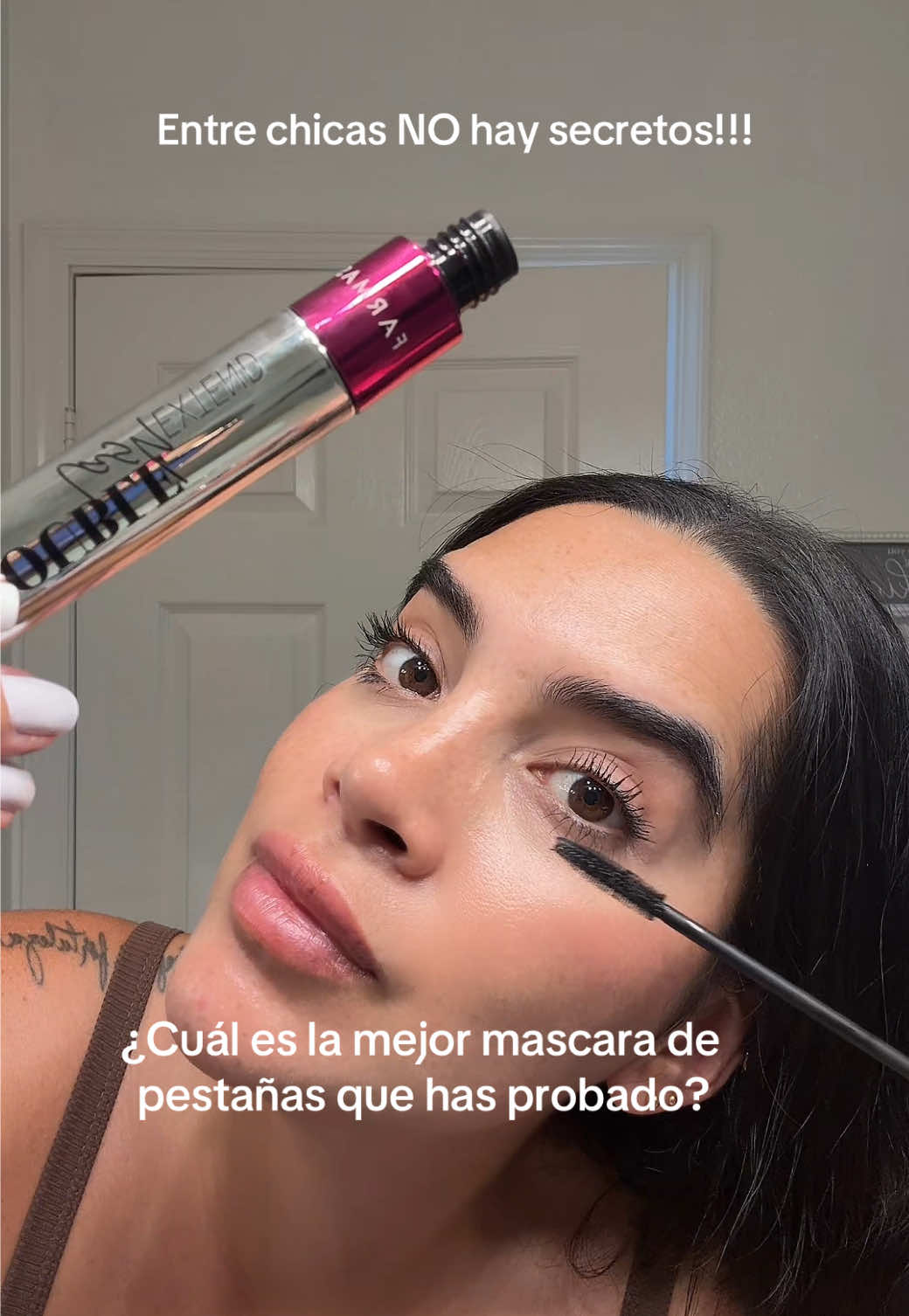 La mejor mascara de pestañas que llevo usando más de dos meses es la #doublelashestrend de @FARMASI me deja las pestañas con un volumen increíble, sin grumos, súper largas y es muy fácil de retirar!! 🤩   ¡Te dejo el link 👆🏻 en mi perfil!  #pestañina #mascarareview #farmasimakeup #mascaradepestaña #makeup #makeuptutorial 