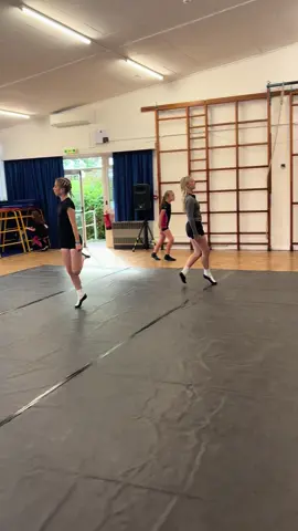 Reel🩷 #irishdance #irishdancer #irishdancing #crdm #dancer #kent #irishdancersoftiktok #tonbridge #danceschool #dance #irishdancevids #irishdancersofinstagram #irishdancevideo #viral #foryou #irishdancevideos 