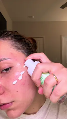 My nighttime acne routine 🌙💆‍♀️ These products with Centella Asiatica help reduce inflammation, calm your skin, and keep it hydrated while it heals — plus, we’re adding garlic, which has amazing anti-inflammatory properties. 🩵✨ Products:  *Cica PDRN Reedle shot 100 *Cica Reti-A Essence 0.1  *Garlic AC Reedle Shot Gel Cream  *Garlic AC Reedle Shot Spot Cream *PRDN Essence Stick Balm  @VT Cosmetics US @VT  #vtcosmetics #vtgarlic #vtpartner #acneskin #acnetreatment #sensitiveskin 