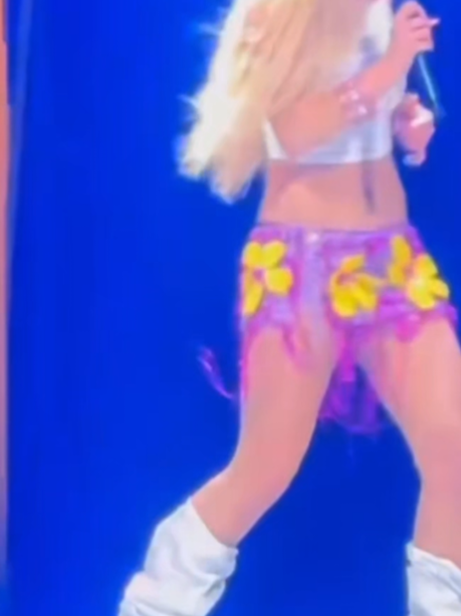 the diva @Zara Larsson in custom Paul Aaron beaded flower skirt🌼💘 opening for #TateMcrae #zaralarsson #fyp 