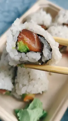 #sushi #zensushi #mancare #cemananc #bunatati #ceammancat #somon #ton #avocado #bunatati 