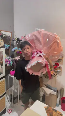 Uhhhhh😚😚😚🌷 #fuzzywireflowers #pipecleanerflowers #pinkbouquet #bungakawatbulu #bouquet #buketjumbo #buketkawatbulu 