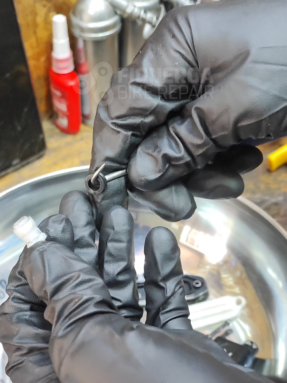 PARTE#4 Reviviendo un SRAM Level con la leva atascada o pistón atascado. Recuerda si necesitas servicio específico para frenos hidráulicos puedes contactarnos de inmediato.  📍Nos ubicamos en Colombia Bogotá, celular y WhatsApp 👉3114302351