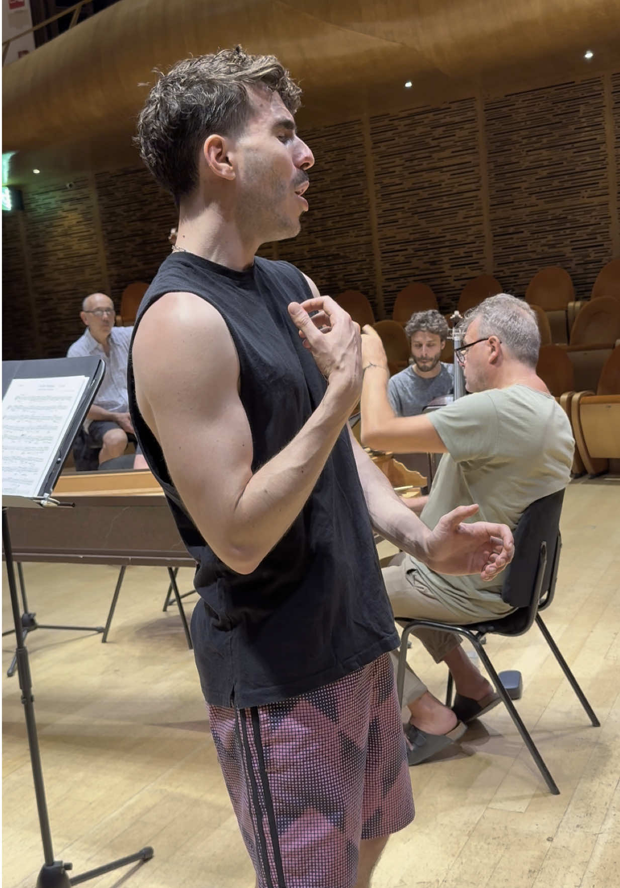 Singing my ornaments for the fabulous aria “Caldo sangue” by Scarlatti during rehearsal with the legendary conductor Ottavio Dantone and his orchestra, Accademia Bizantina , in Cremona as part of the Monteverdi Festival. There is a long tradition of ornamenting Baroque music and I am extremely passionate about keeping this ancient tradition alive and finding interesting ways to modernize it. What a pleasure to share this passion with you here! #soprano #countertenor 