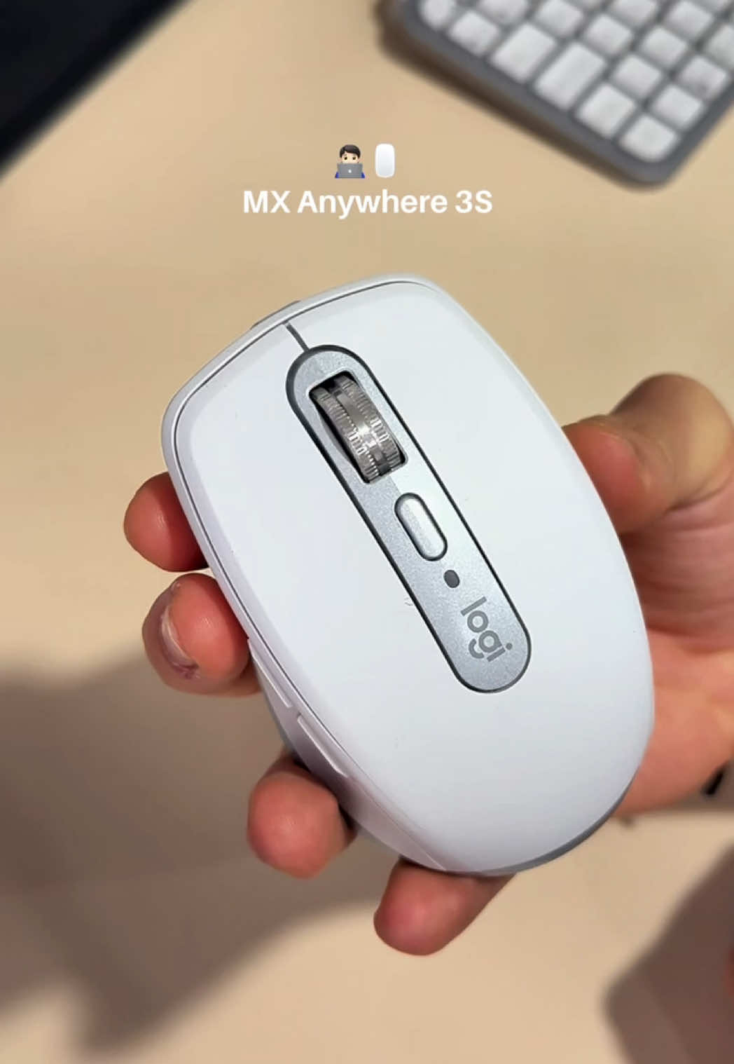 Un mouse minimalista de Logitech🧑🏻‍💻 #logitech #mouse #uidesign #Lifestyle #technology 