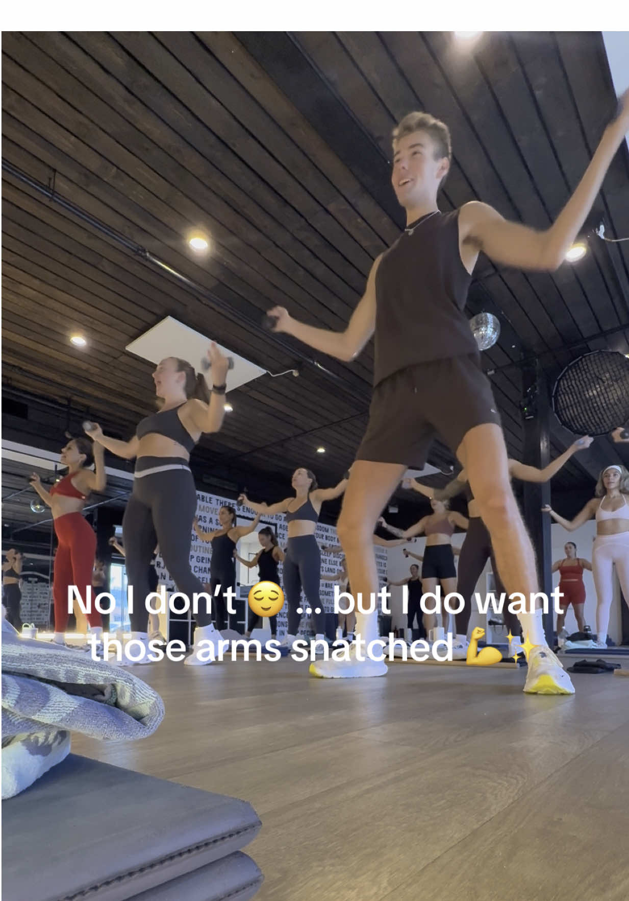 I mean who wouldn’t want to come workout with us @The Full Routine @litlikeNIK @victorialeatherman_ #fyp #foryoupage #pilates #instructor #gym #GymTok #tfr #thefullroutine #newportbeach #orangecounty #california #trending #tfrmat #mlm 