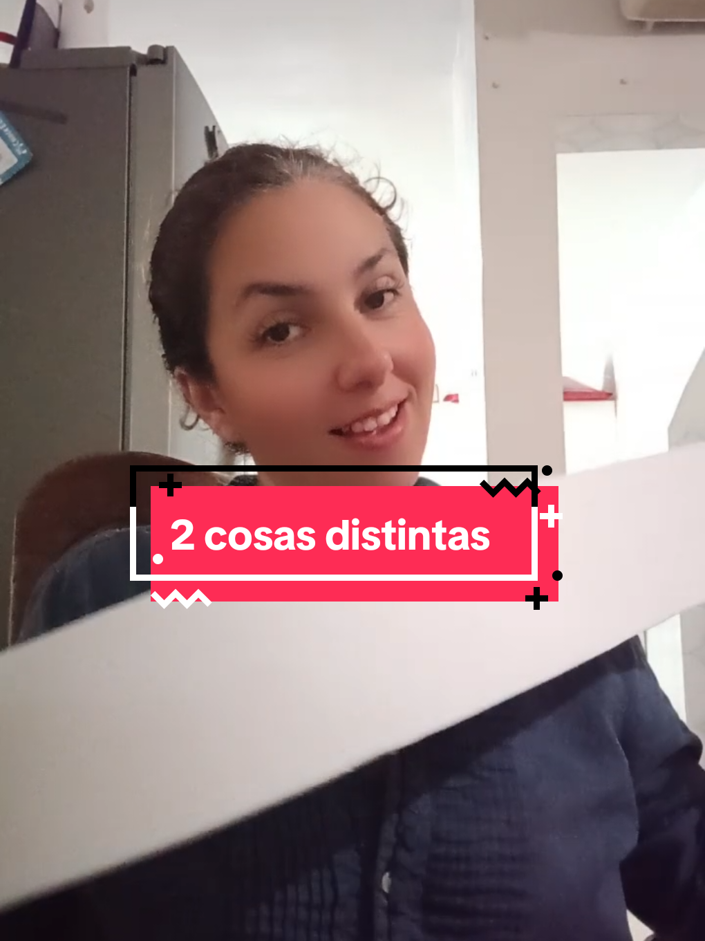#crysofora #carton #gomaeva #noconfundas #unacosaesunacosayotracosaesotracosa #maker #craft #artesana #diseñoytallercreativo  hay trabajos que se puede ocupar cualquier material pero el cartón es un material muy económico y facil de conseguir y la goma Eva que existen de diferentes grosores es más caro pero el trabajo se ve muy bien, el cosplay o trabajos para decoración  al igual yo ocupo PVC a diferencia de muchos que usan madera 