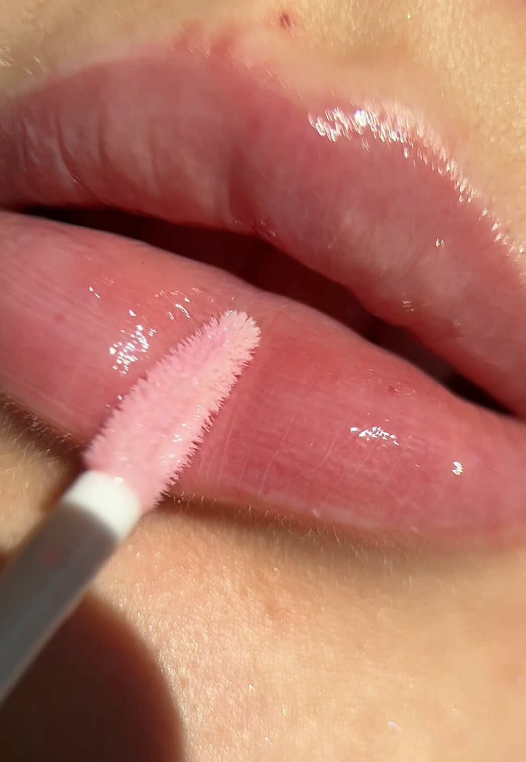 Lip Volume in shade Tutu Rose gives an unbeatable plump and hydration to your lips 😍 #kikomilano #kikomilanomakeup #kikomilanolipgloss #lipvolume 