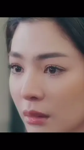 💛Mắt cô ấy đẹp đến lạ nhưng luôn đượm buồn, như chất chứa cả ngàn nỗi tâm sự không lời. Có lẽ vì đôi mắt ấy đã quen với nước mắt những giọt nước mắt lặng lẽ rơi vào những đêm chẳng ai hay biết. Dù vậy, cô ấy vẫn luôn xuất hiện trước thế giới với nụ cười mạnh mẽ, như thể chẳng điều gì có thể khiến cô gục ngã.Cô ấy truyền đi sức mạnh và động lực cho bao người dõi theo mình. Và dù ngoài kia cô mạnh mẽ đến nhường nào, sâu thẳm bên trong vẫn là một tâm hồn mong manh, dễ tổn thương, khát khao được thấu hiểu, được yêu thương.Người hâm mộ yêu cô không chỉ vì ánh hào quang, mà còn vì trái tim chân thành và nghị lực phi thường nơi cô. Họ chỉ mong rằng, một ngày nào đó, những giọt nước mắt ấy sẽ không còn là nỗi buồn, mà sẽ là giọt lệ hạnh phúc của một người con gái đã can đảm vượt qua giông bão để rực rỡ đúng như tên gọi của mình. Mong cho đóa hướng dương ấy sẽ mãi toả sáng dưới ánh mặt trời, như cách cô đã thắp sáng trái tim của biết bao người.🌻👑#faye_malisorn #fayeperaya #faye #trending #viral #foryou 
