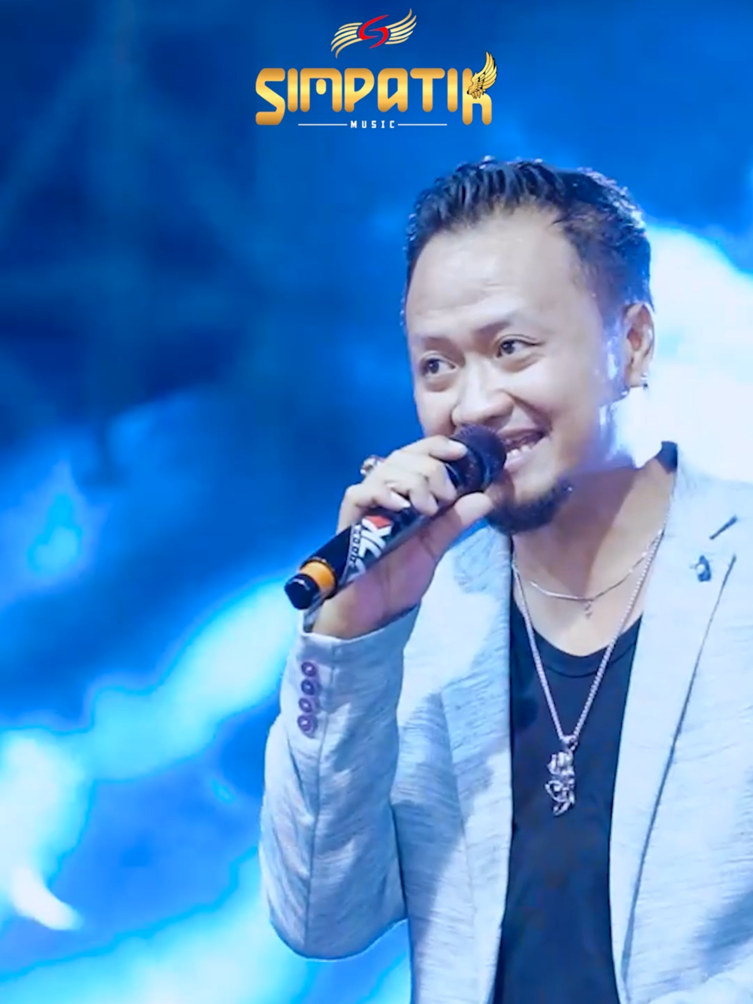 Segera Tayang !!! SENI - @aris_subaharanata (SIMPATIK MUSIC LIVE MADURA) @simpatikmusicofficial @abrf9 @simpatik_daily @klkaudiorental @kaconk_lighting1 @smoothriz_apparel  #simpatikmusic #seni #arismc #klkaudio #rnblighting #smoothrizapparel #lmmultimediapro #bangkalanmadura