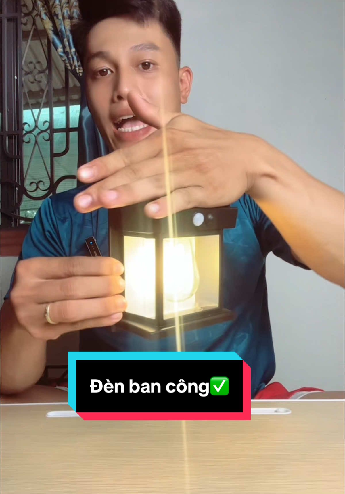 Đèn ban công sân vườn sạc năng lượng mặt trời #denbancong #densanvuon 