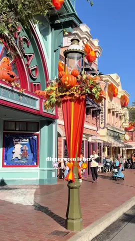disneyween 🧡 #disneylandcalifornia #halloween #disneyhalloween 