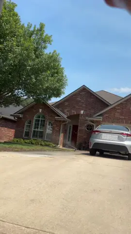 unspoken rule for delivery drivers is if you see a sprinkler RUN THRU THAT MF 😂 #texas #heat #fedex