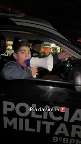 TBT  Abordagem foi diferente, feito pelo soldado: Pia da sirene 🚨😂😂 . . . #tbt #pmpr #sirene #humor #brincadeira #londrinapr #curitibapr #guaratubapr #arthursirene #piadasirene #piasirene #patyv12 #thyagoalexsander0 #thyagoalexsander 