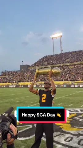 “You can do anything you want to do… especially if you’re from Hamilton!”  All love between SGA & his city at Hamilton Stadium to wrap up SGA Day! #NBA #Basketball #SGA #Shai #shaigilgeousalexander 