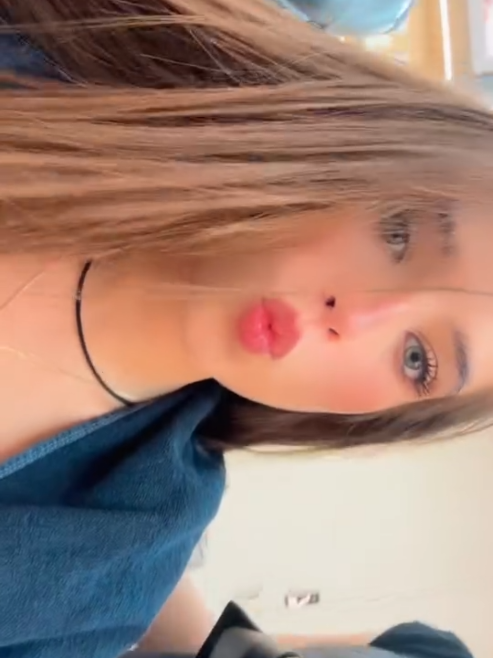 💋
