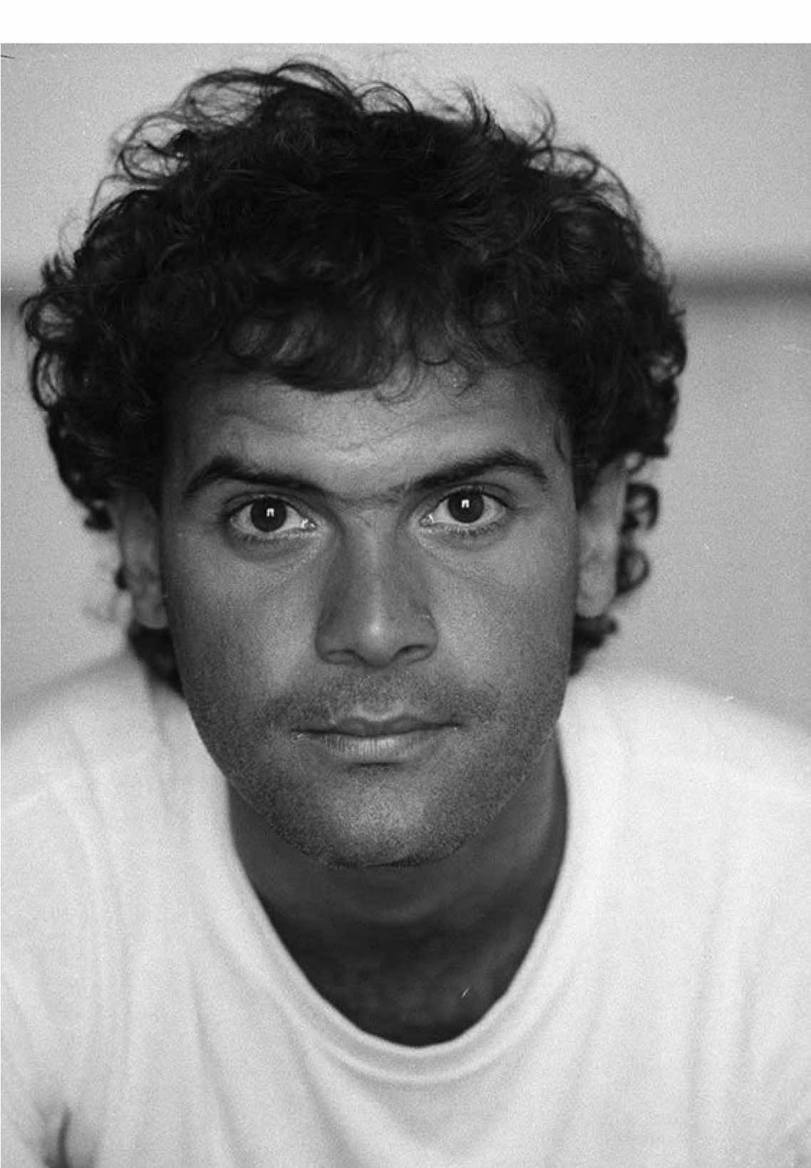 ⏳ “O Tempo Não Para”, de Cazuza, é um hino de resistência e autenticidade. Escrita em um momento de intensa luta pessoal, a música desafia padrões e denuncia hipocrisias, mostrando que, apesar das dificuldades e críticas, a vida segue e o tempo nunca para. 🔥 Com versos diretos e marcantes, Cazuza mistura rebeldia e poesia, deixando uma mensagem atemporal sobre viver com verdade, mesmo diante das adversidades. É um retrato de coragem e liberdade na música brasileira. #Cazuza #OTempoNaoPara #MPB #RockBrasileiro #ClassicosDaMPB #MusicaBrasileira #Rebeldia #Poesia #Hino #Arte #Cultura #SomBrasileiro #MusicaNacional #Inspiração