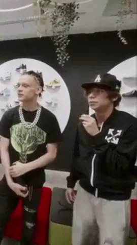 #mollywood #hellyeah #hellnah #balazskicks #sneakertour 