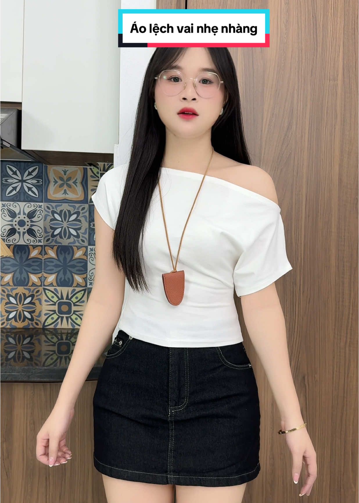 Áo lệch vai mặc được 2 kiểu luôn nha #aotrevai #aolechvai #aothunnu #xuhuong #cogaimattit #t