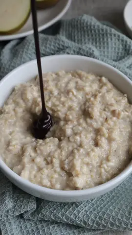 Say goodbye to boring breakfasts and hello to CHOC SHOT pear and walnut porridge! 🍐  Time: 5 minutes Serves: 1   Ingredients: ⁠40g porridge oats 200ml plant based milk 3 tbsp Sweet Freedom CHOC SHOT⁠ for topping: sliced pear, a few chopped walnuts (optional) and CHOC SHOT Make: ⁠Combine oats, milk, and CHOC SHOT in a small saucepan over medium heat. Bring to the boil. ⁠ Cook, stirring, for 2–3 minutes or until oats are soft and creamy. ⁠ Serve with sliced pear, chopped walnuts and a heavenly drizzle of CHOC SHOT. Let us know what you think if you give it a try! #SweetFreedomUK #Veganuary #plantbased #veganfriendly #plantbasedrecipes #healthy #breakfast #porridge #porridgebowl #healthylifestyle #healthyrecipes #healthyliving 