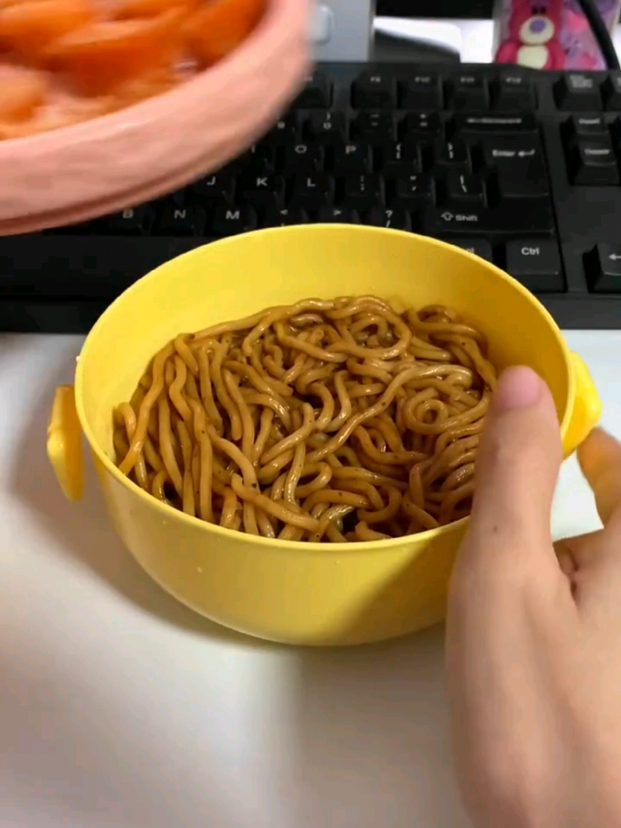 Deliciously Hot Meals Anywhere! #creatorsearchinsight #heatedlunchbox #mealprep  #foodtutorials #easymeals #lunchbox #lunchtime 