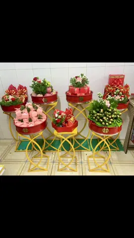 Chưa tới 3 triệu cho bộ 6 quả kèm tặng khay rượu lễ + hộp nạp tài + bao lì xì. Gói tiết kiệm nhưng vẫn đầy đủ lễ và xinh ạ. ❤️ #mamquacuoihoi #ThuanLong #mientay #longan #sieure 