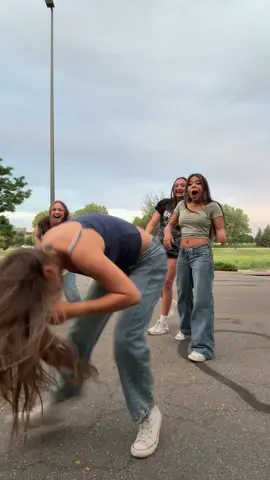 dance team that's uncoordinated #fypシ #danceteam #relatable #repost #xyzbca #dance #viral @𝐑𝐞𝐲𝐢𝐧 𝐇𝐮𝐚𝐧𝐠🤍:) @cristelll @🌷🌷 