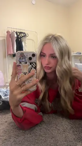 Don’t look at my nails