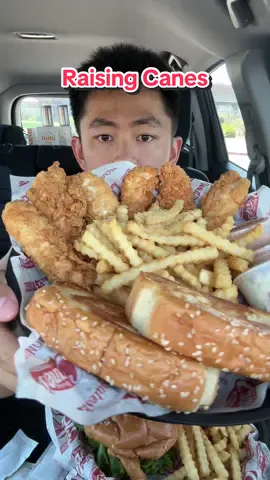 This always happens @Raising Cane's 😭 #food #Foodie #foodreview #raisingcanes #chicken #mukbang #asmr #tastetest #fastfood #fyp #eating 