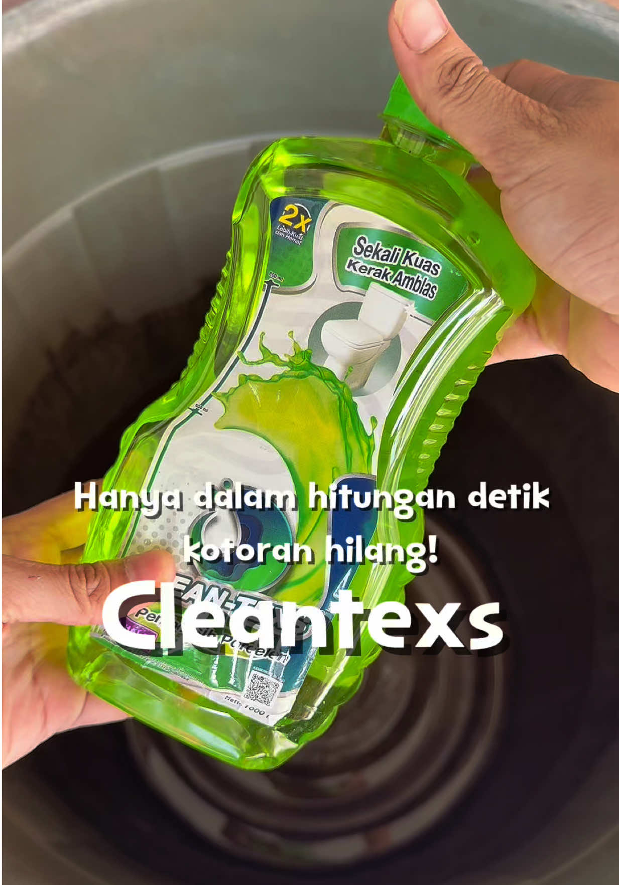 Membalas @NAKAMA hanya dalam hitungan detik kotoran langsung luntur cuma pake cleantexs! #cleantexs #pembersihkerak 