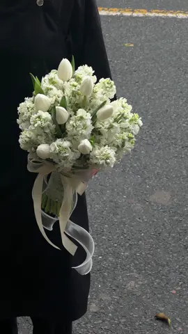 Hoa cưới tone trắng: tulip x phi yến #kimxoanflower #gocong63 #hoacuoidep 