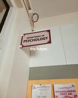 Psychologist 👩‍⚕️  @nai  #trendingvideo #relatable #pourtoi #xyzcba #videoviral #tiktokviral #greenscreen #foryoupage #fyp #fyppppppppppppppppppppppp #fypシ #pyschology #mind #therapist 