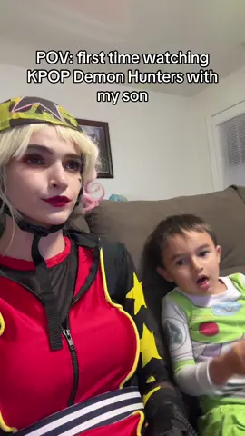 Notice him singing in the first clip. He’s obsessed #kpop #kpopdemonhunters #rumi #mira #zoey #golden #harleyquinn #cosplay #cosplayer #foryou #foryoupage #fyp #costume #harleyquinncosplay 