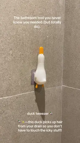 🦆✨—this duck picks up hair from your drain so you don’t have to touch the icky stuff! #bathroomneeds #bathroomessentials #bathroomdesign #bathroomorganization #tweezer 